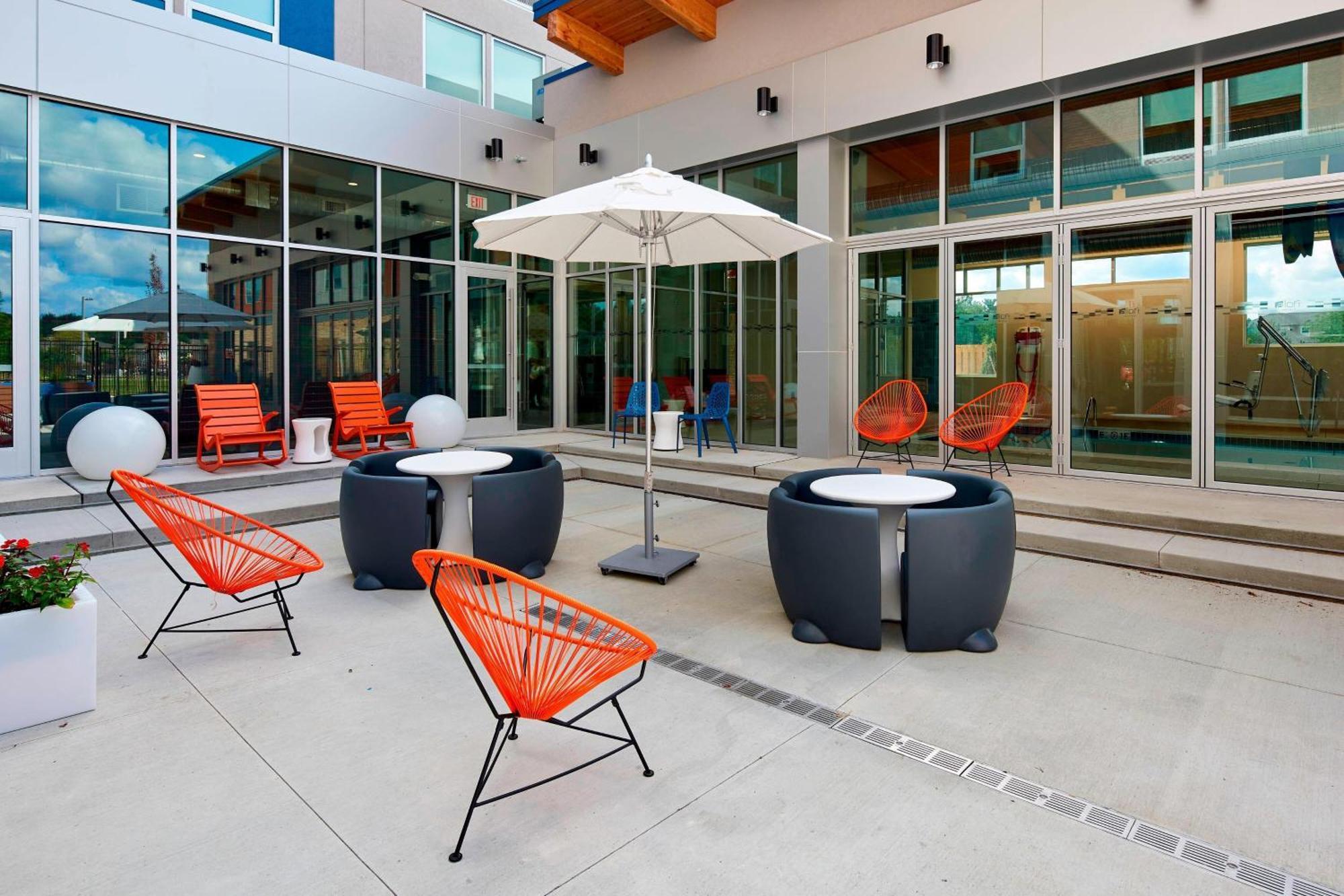 Aloft Cleveland Airport Hotel North Olmsted Exterior foto